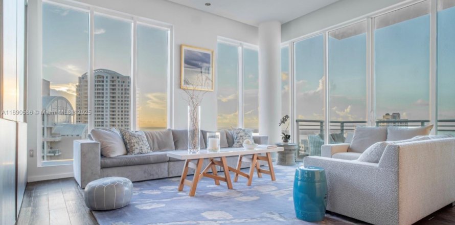 Condo à Miami, Floride, 3 chambres  № 2282839