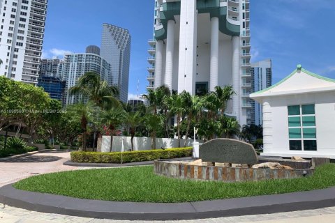 Copropriété à vendre à Miami, Floride: 3 chambres, 244.43 m2 № 2282839 - photo 28