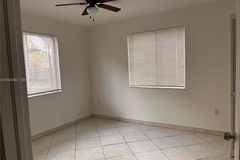 Appartement à louer à Miami, Floride: 2 chambres, 1707.17 m2 № 1982762 - photo 13