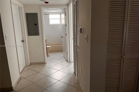 Appartement à louer à Miami, Floride: 2 chambres, 1707.17 m2 № 1982762 - photo 6