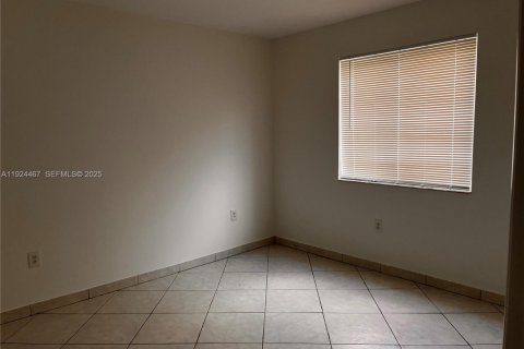 Appartement à louer à Miami, Floride: 2 chambres, 1707.17 m2 № 1982762 - photo 17