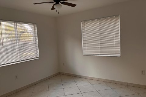 Appartement à louer à Miami, Floride: 2 chambres, 1707.17 m2 № 1982762 - photo 16