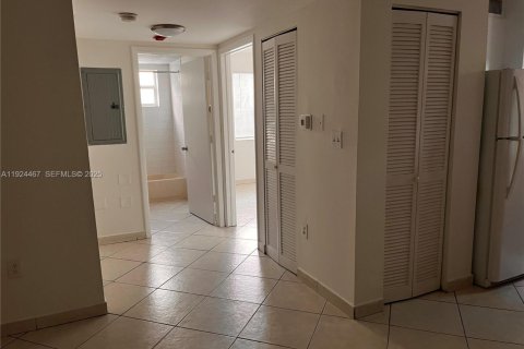 Appartement à louer à Miami, Floride: 2 chambres, 1707.17 m2 № 1982762 - photo 9