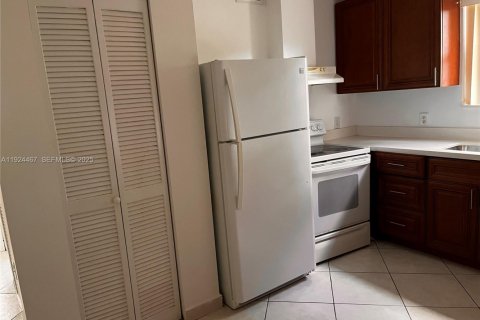 Appartement à louer à Miami, Floride: 2 chambres, 1707.17 m2 № 1982762 - photo 5