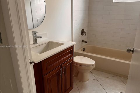 Appartement à louer à Miami, Floride: 2 chambres, 1707.17 m2 № 1982762 - photo 10