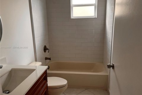 Appartement à louer à Miami, Floride: 2 chambres, 1707.17 m2 № 1982762 - photo 11