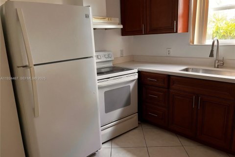 Appartement à louer à Miami, Floride: 2 chambres, 1707.17 m2 № 1982762 - photo 4