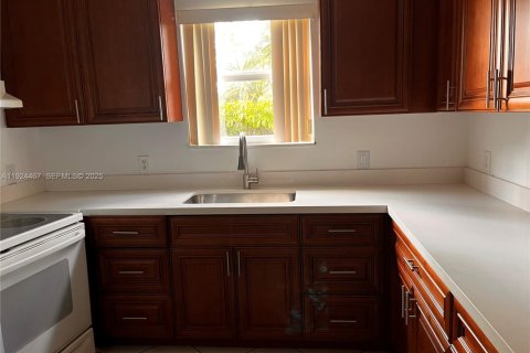 Appartement à louer à Miami, Floride: 2 chambres, 1707.17 m2 № 1982762 - photo 3