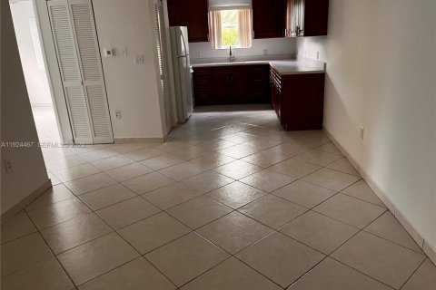 Appartement à louer à Miami, Floride: 2 chambres, 1707.17 m2 № 1982762 - photo 8