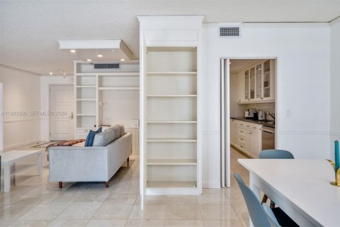 Condo in Bal Harbour, Florida, 2 bedrooms  № 2046722 - photo 5