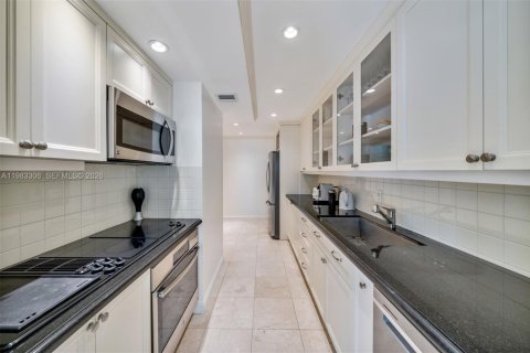 Condo in Bal Harbour, Florida, 2 bedrooms  № 2046722 - photo 7