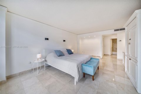 Condo in Bal Harbour, Florida, 2 bedrooms  № 2046722 - photo 13