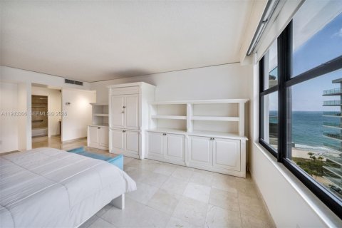 Condo in Bal Harbour, Florida, 2 bedrooms  № 2046722 - photo 12