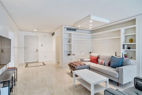 Condo in Bal Harbour, Florida, 2 bedrooms  № 2046722 - photo 4