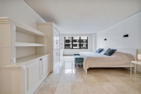 Condo in Bal Harbour, Florida, 2 bedrooms  № 2046722 - photo 10