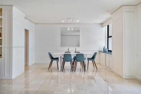 Condo in Bal Harbour, Florida, 2 bedrooms  № 2046722 - photo 2