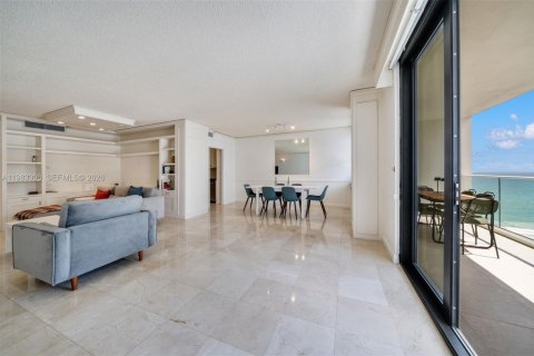 Condo in Bal Harbour, Florida, 2 bedrooms  № 2046722 - photo 3