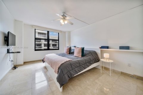 Condo in Bal Harbour, Florida, 2 bedrooms  № 2046722 - photo 14