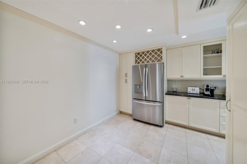 Condo in Bal Harbour, Florida, 2 bedrooms  № 2046722 - photo 8