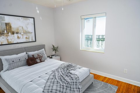 House in Miami, Florida 2 bedrooms, 72.46 sq.m. № 1994668 - photo 10
