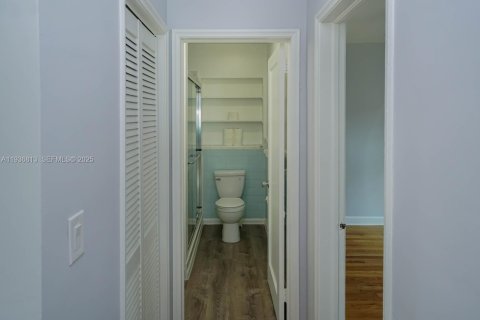 House in Miami, Florida 2 bedrooms, 72.46 sq.m. № 1994668 - photo 11