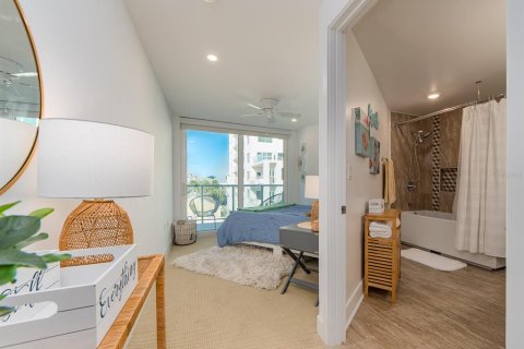 Condominio en venta en Clearwater, Florida, 4 dormitorios, 289.02 m2 № 2151267 - foto 19