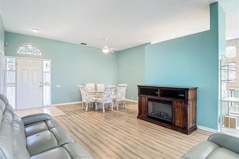 House in Weeki Wachee, Florida 2 bedrooms, 135.82 sq.m. № 2199105 - photo 11