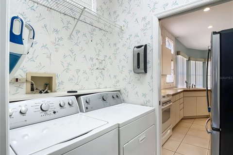 House in Weeki Wachee, Florida 2 bedrooms, 135.82 sq.m. № 2199105 - photo 20