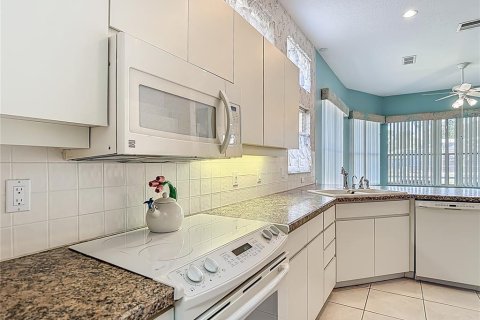 House in Weeki Wachee, Florida 2 bedrooms, 135.82 sq.m. № 2199105 - photo 9
