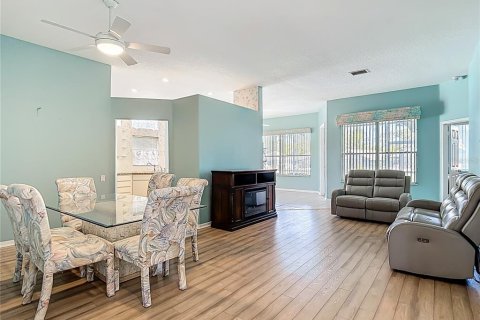 House in Weeki Wachee, Florida 2 bedrooms, 135.82 sq.m. № 2199105 - photo 12