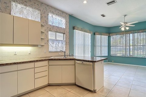 House in Weeki Wachee, Florida 2 bedrooms, 135.82 sq.m. № 2199105 - photo 8