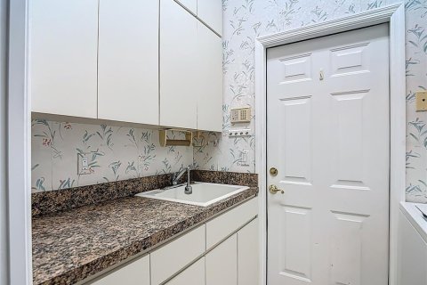 House in Weeki Wachee, Florida 2 bedrooms, 135.82 sq.m. № 2199105 - photo 21