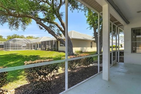 House in Weeki Wachee, Florida 2 bedrooms, 135.82 sq.m. № 2199105 - photo 25
