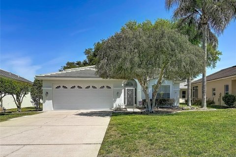 House in Weeki Wachee, Florida 2 bedrooms, 135.82 sq.m. № 2199105 - photo 2