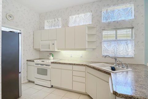 House in Weeki Wachee, Florida 2 bedrooms, 135.82 sq.m. № 2199105 - photo 6