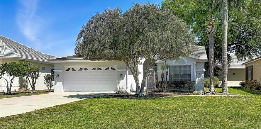 House in Weeki Wachee, Florida 2 bedrooms, 135.82 sq.m. № 2199105