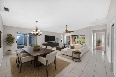Villa ou maison à vendre à Venice, Floride: 2 chambres, 145.02 m2 № 2329357 - photo 2