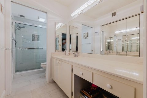 Condo in Tamarac, Florida, 2 bedrooms № 2045359 - photo 22