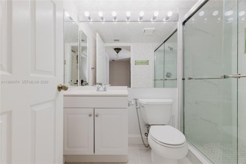 Condo in Tamarac, Florida, 2 bedrooms № 2045359 - photo 27