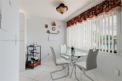 Condo in Tamarac, Florida, 2 bedrooms № 2045359 - photo 18