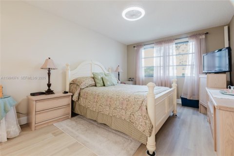 Condo in Tamarac, Florida, 2 bedrooms № 2045359 - photo 21