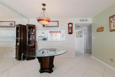 Condo in Tamarac, Florida, 2 bedrooms № 2045359 - photo 11