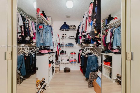 Condo in Tamarac, Florida, 2 bedrooms № 2045359 - photo 24