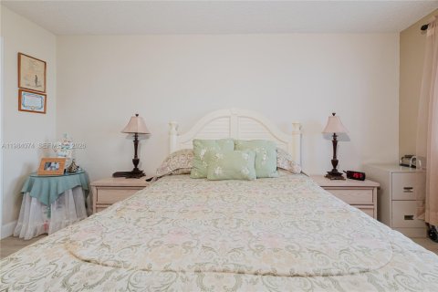 Condo in Tamarac, Florida, 2 bedrooms № 2045359 - photo 20