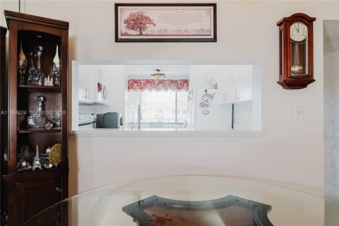 Condo in Tamarac, Florida, 2 bedrooms № 2045359 - photo 13