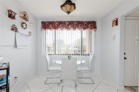 Condo in Tamarac, Florida, 2 bedrooms № 2045359 - photo 19