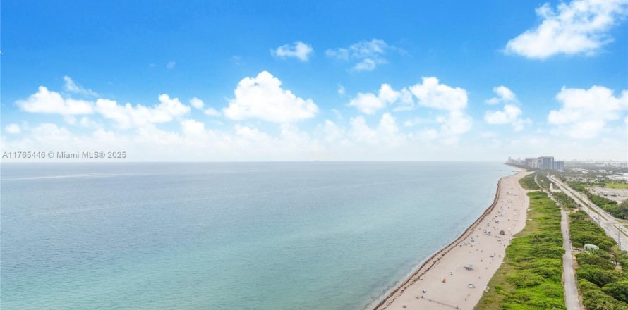 Condo in Sunny Isles Beach, Florida, 4 bedrooms  № 1868084