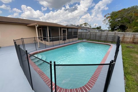 House in North Lauderdale, Florida 3 bedrooms, 121.52 sq.m. № 1182313 - photo 1