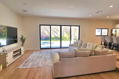 Casa en alquiler en Boynton Beach, Florida, 5 dormitorios, 278.61 m2 № 2059955 - foto 4