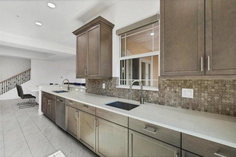 Touwnhouse à vendre à Bradenton, Floride: 3 chambres, 226.68 m2 № 2092412 - photo 8